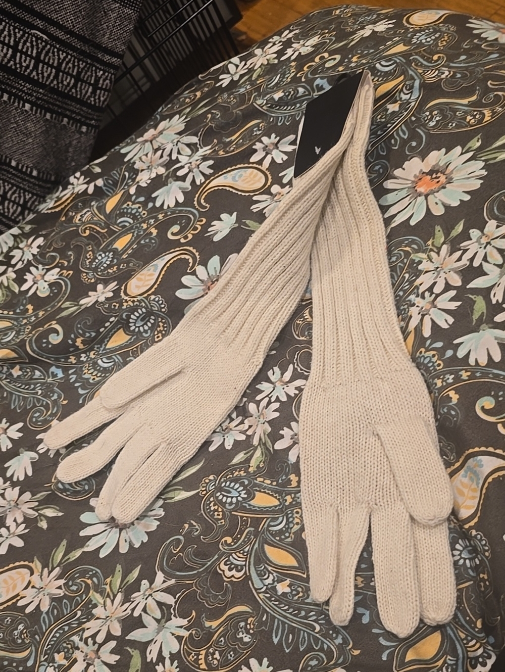 ❤️10/$13 New Women’s Long Knit Gloves - Cream